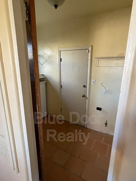 Building Photo - 1001 Jackson St SE