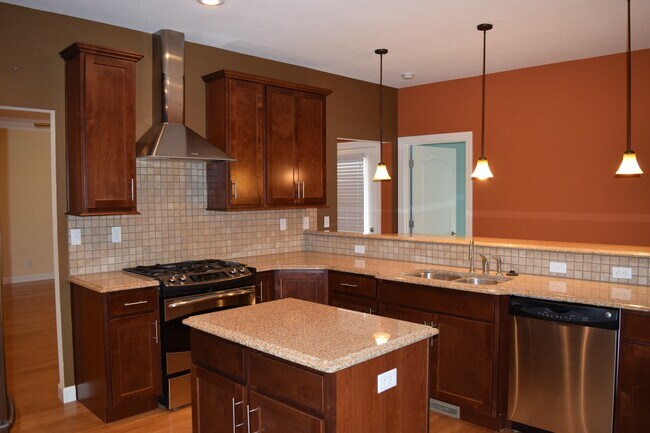 Building Photo - Gorgeous Home Located in Osage Hills Subdivision