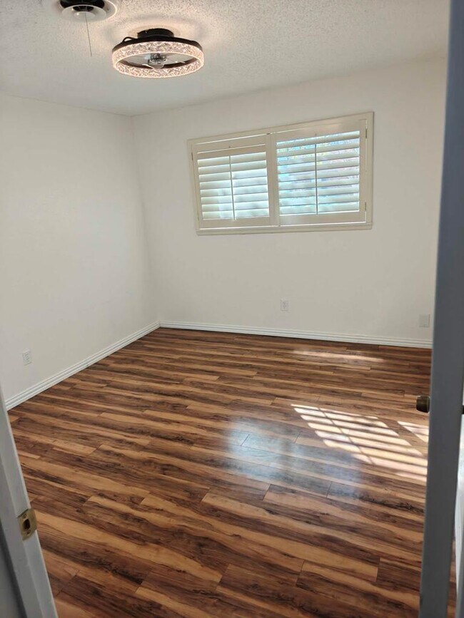 Building Photo - 3518 Fairmont Dr