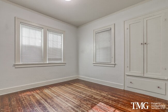 Building Photo - Updated 1928 Tutor w/ Original Touches and Large Fully Fenced Back Yard