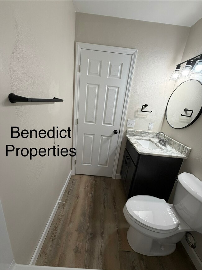 Building Photo - Maple St