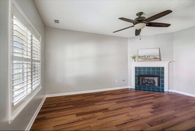 Building Photo - 772 Breeze Way