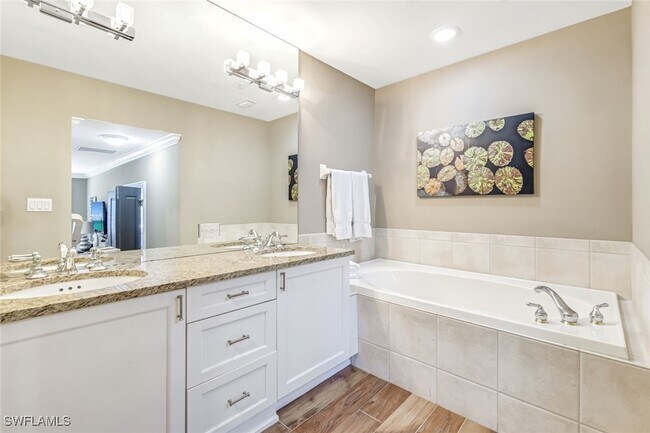 Building Photo - 993 8th St S