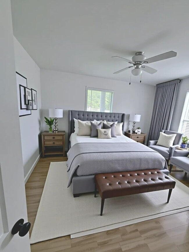 Building Photo - Charming 2 Bed / 1 Bath Duplex with big shared Backyard