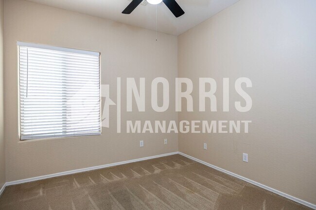 Building Photo - Great Home, Location and Move-In Ready!