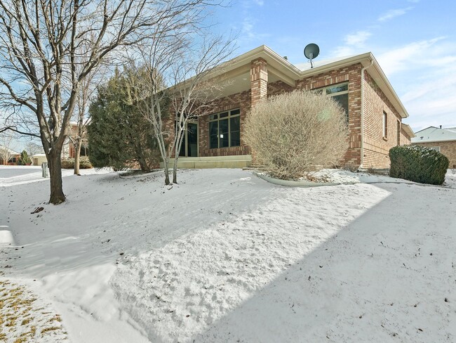 Building Photo - 4 bed 3 Bath Patio Home in West Windsor!