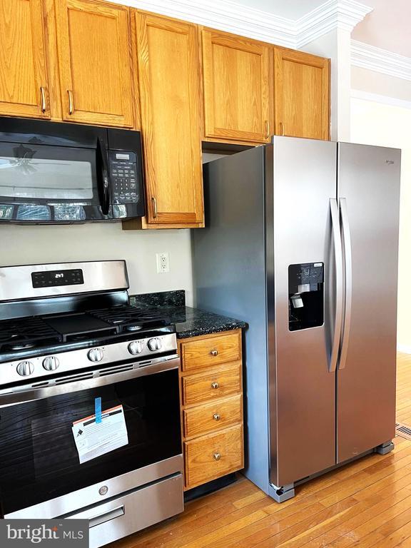 Building Photo - 6101 Newport Terrace