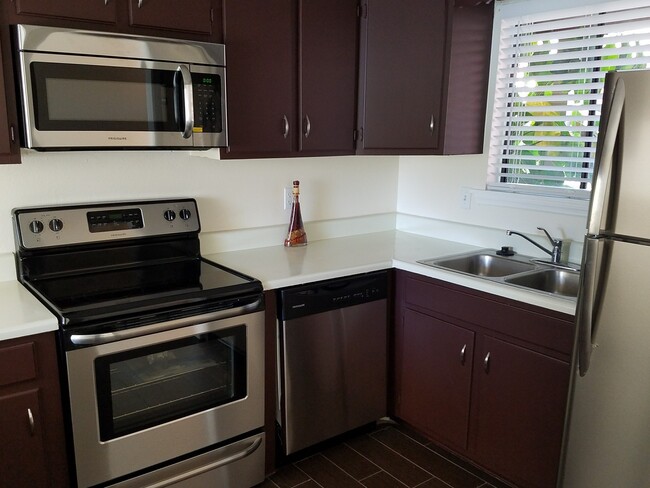 Building Photo - Amazing Remodeled Lake View Condo x Rent @...