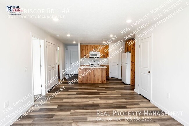 Building Photo - MOVE IN SPECIAL - 3 Bedroom 1 Bath Apartme...