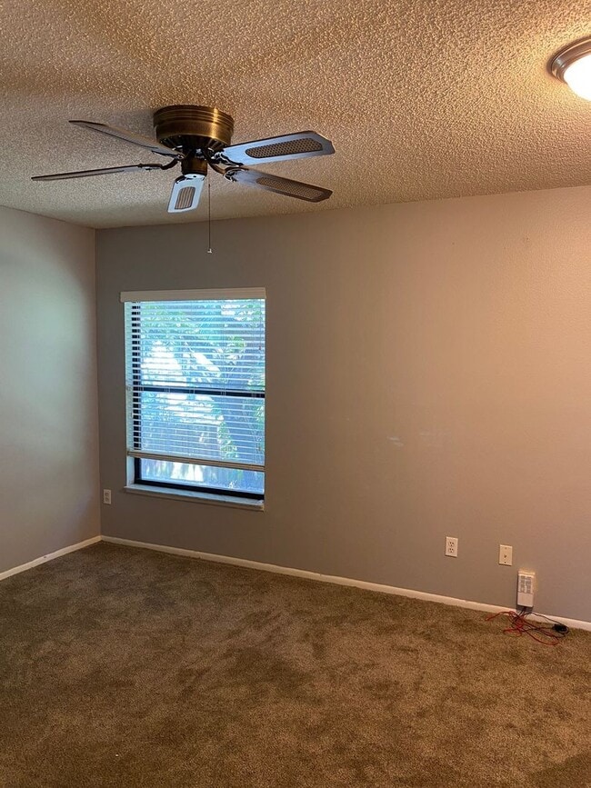 Building Photo - 2/2.5 WINTER SPRINGS