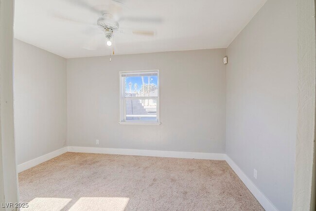 Building Photo - 1037 Yucca Ave