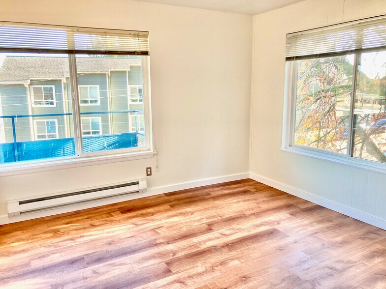 Building Photo - 4735 22nd Ave NE