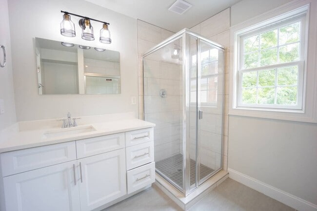 Building Photo - 1 Kewanee Rd