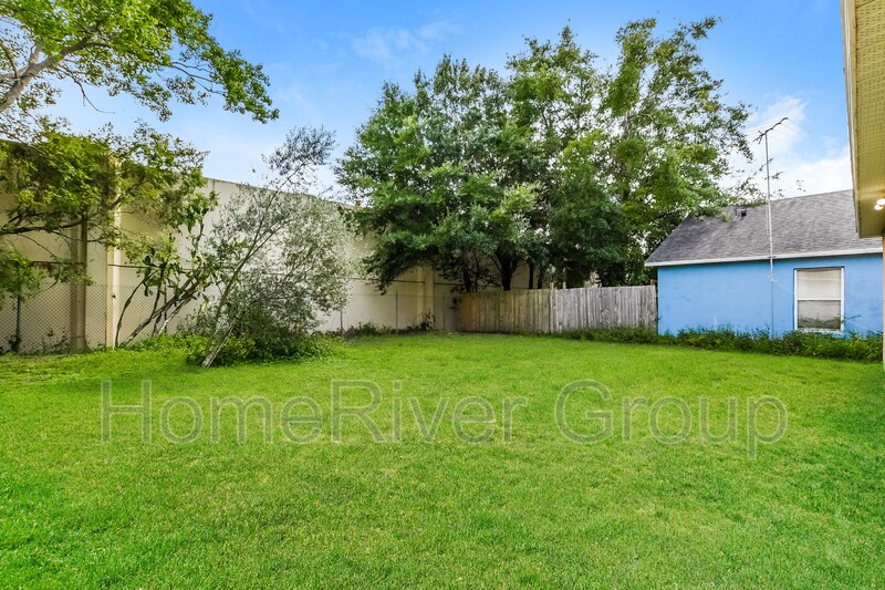 Building Photo - 310 Daniels Pointe Dr