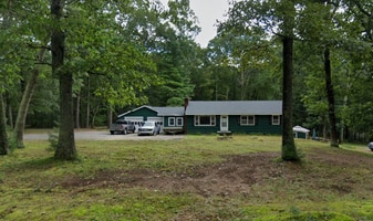 Building Photo - 39 Navratil Rd