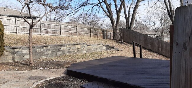 Building Photo - HURRY THIS WON'T LAST LONG! Gorgeous 3 bed, 2 bath in beautiful Parkville!