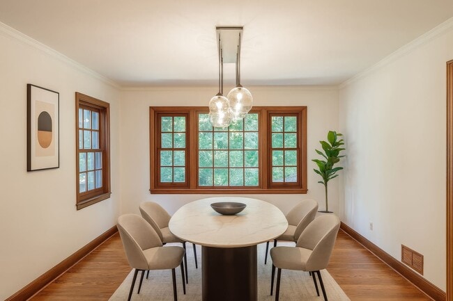 Building Photo - Luxurious Portland Heights home tucked away on a private street on nearly half an acre.