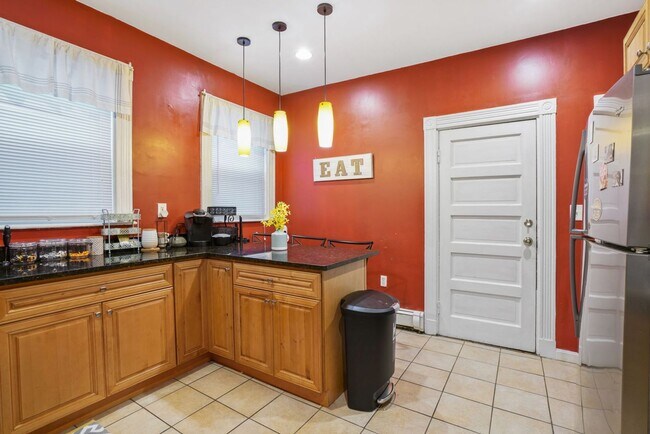 Building Photo - Great Mission Hill 4 bed
