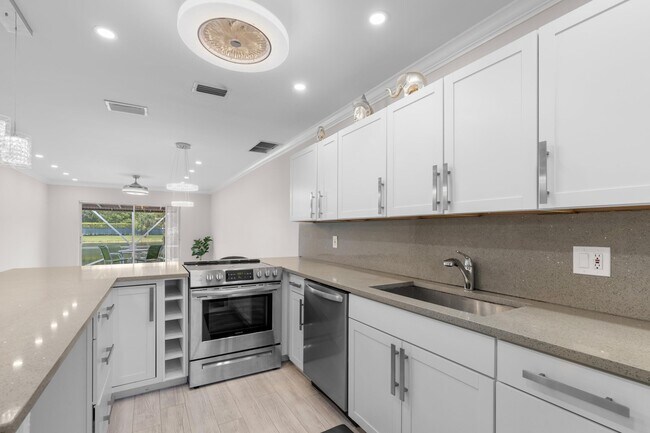 Building Photo - 8757 Bella Vista Dr