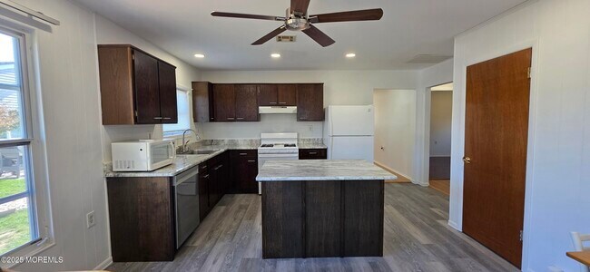 Building Photo - 90 Rodhos St