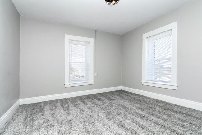 Building Photo - Large Beautiful Home, Close to Fort Riley