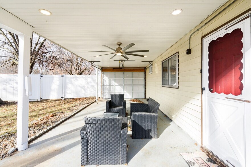 Building Photo - 526 Impala Ln