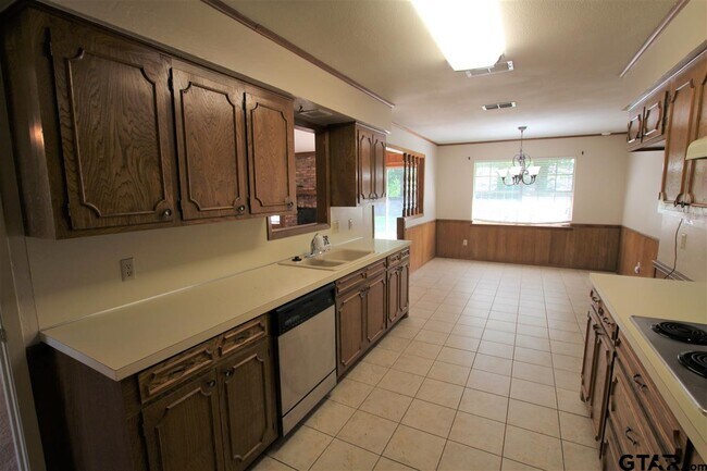 Building Photo - 8524 Radcliffe Dr
