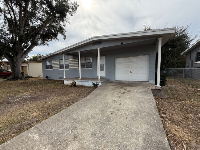 Building Photo - Spacious 3 bedroom 2 bath home with garage