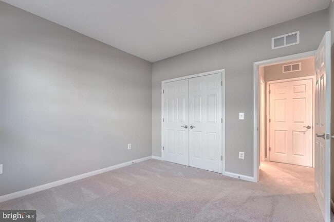 Building Photo - 44848 Tiverton Sq