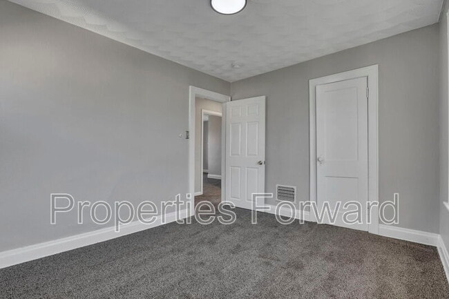 Building Photo - 1185 E 22nd Ave