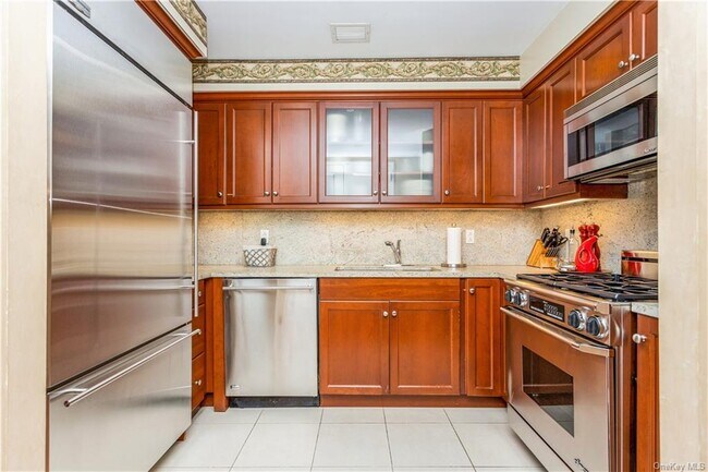 Building Photo - 10 City Pl