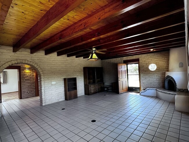 Building Photo - 5 Oriente Ct