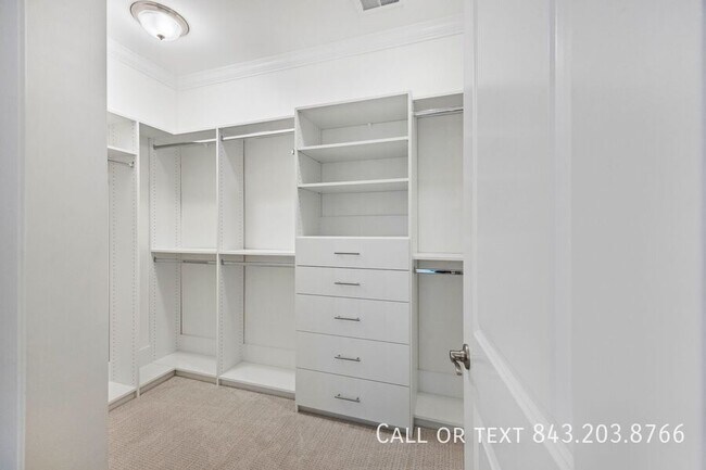 Building Photo - 2219 Midden Dr