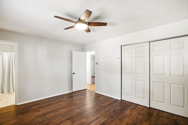 Building Photo - Move in ready home on Parkview