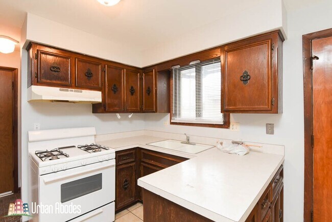 Building Photo - 3042 N Central Ave