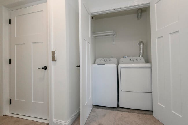 Building Photo - 204 Grand Ave