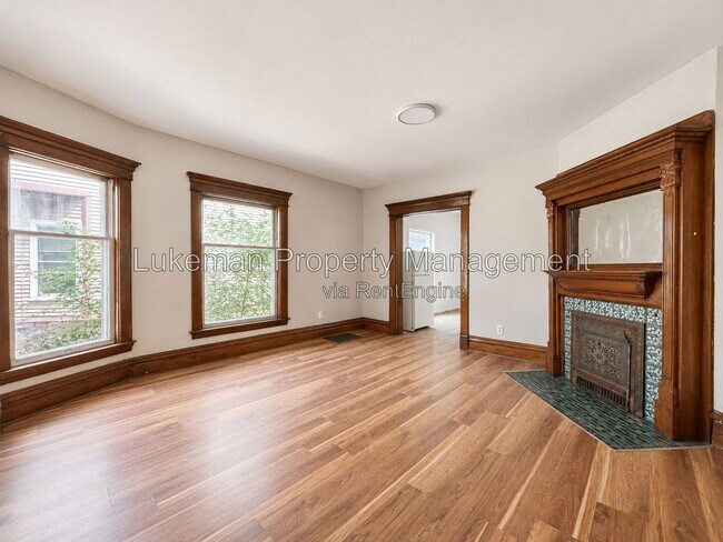 Building Photo - 743 Academy St