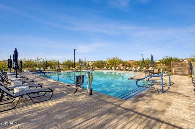 Building Photo - 5823 E Rose Garden Ln