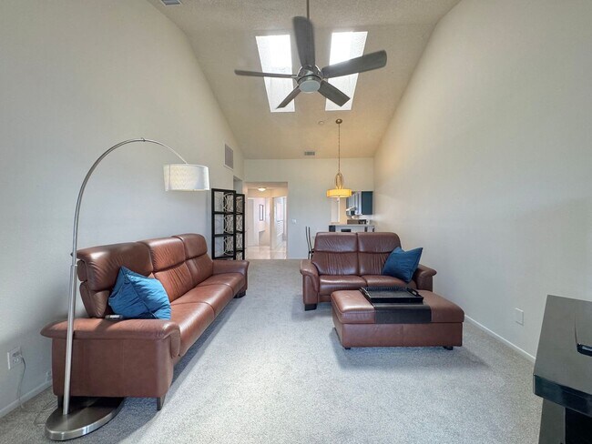 Building Photo - Winterset Condo with Gorgeous Sunset Views!