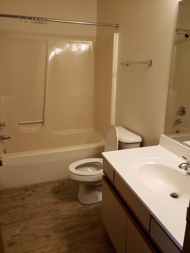 Building Photo - 5742 Ryewyck Dr