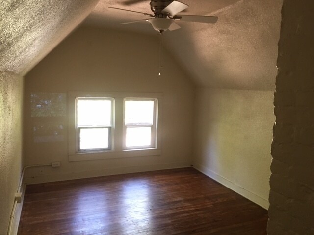 Building Photo - **RESERVE NOW FOR SUMMER 2026* * Great 5 Bedroom house close to Downtown