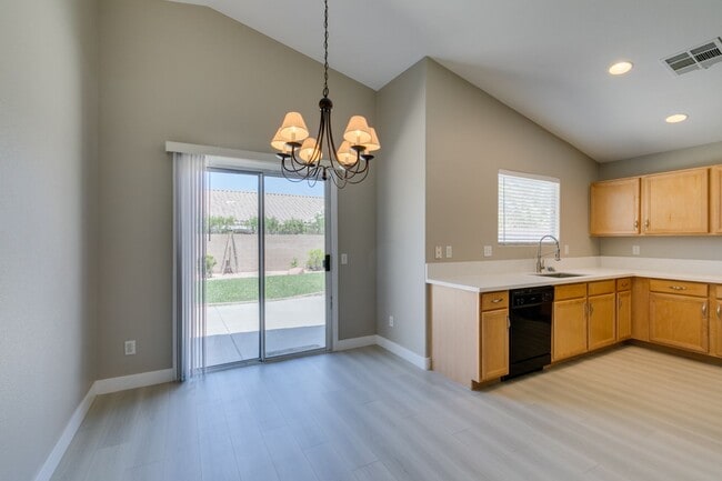 Building Photo - This  one-story home is located in the hea...