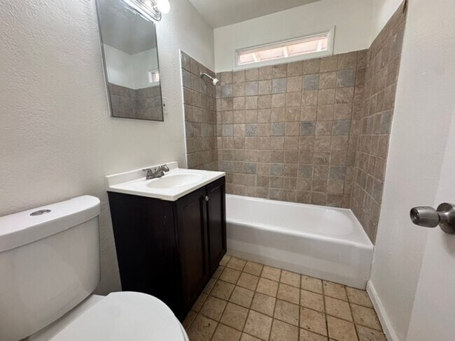 Building Photo - Remodeled 4+2 In Quiet Neighborhood - $2700