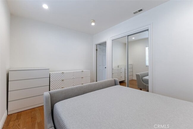 Building Photo - 1217 Elm Ave