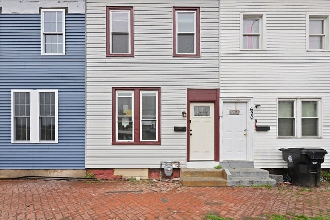 Building Photo - Coming Soon Spacious Four Bedroom Beauty L...