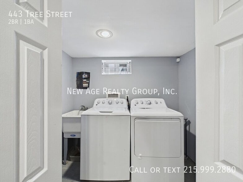 Building Photo - 443 Tree St