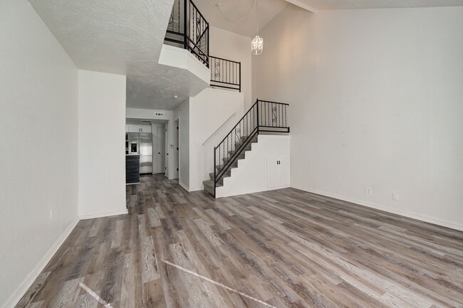 Building Photo - 727 Vicksburg Ave