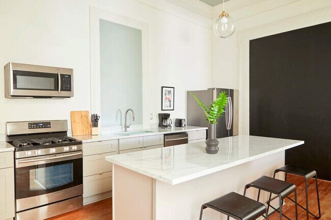 Building Photo - 2317 N Rampart St