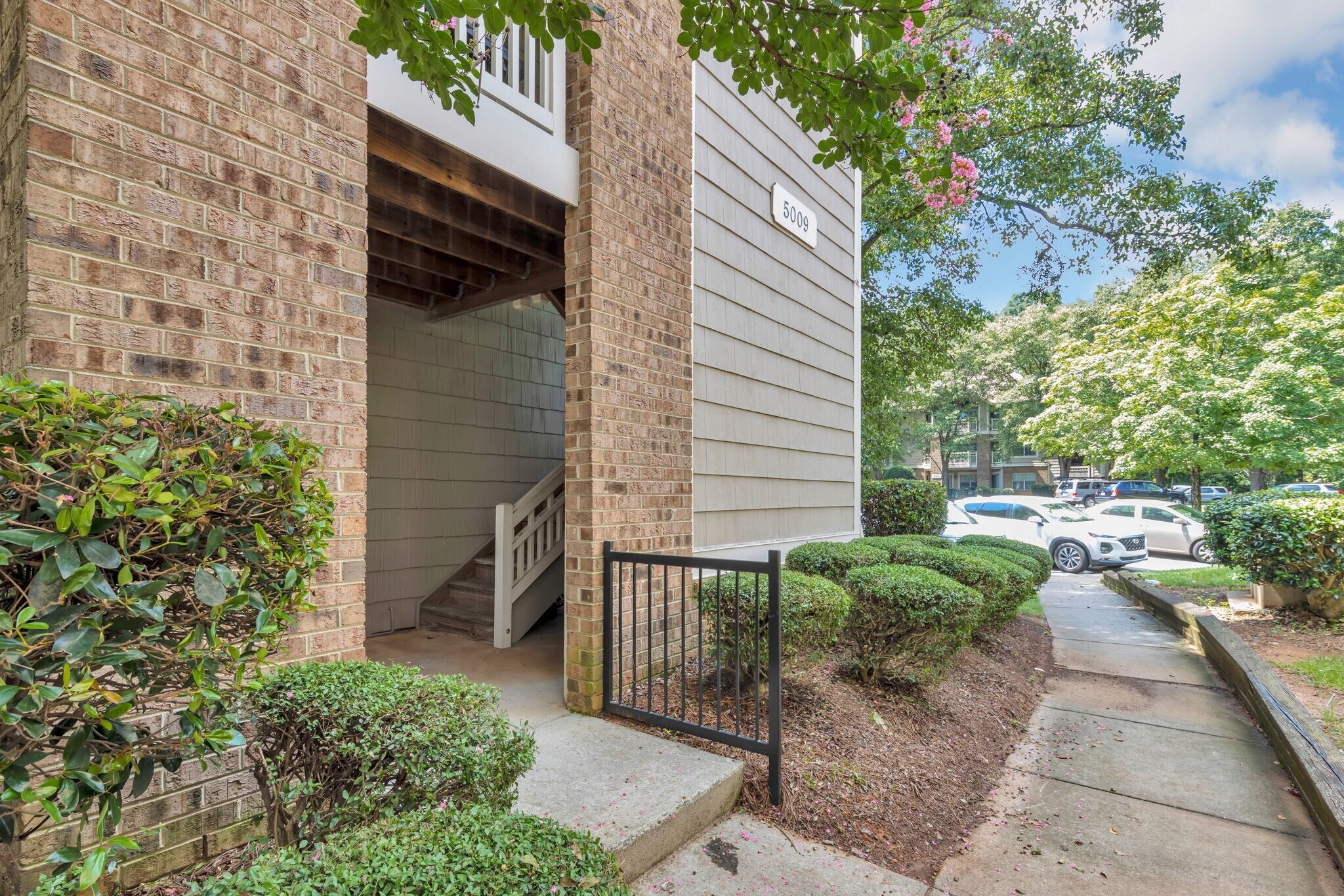 Building Photo - 5009 Sharon Rd