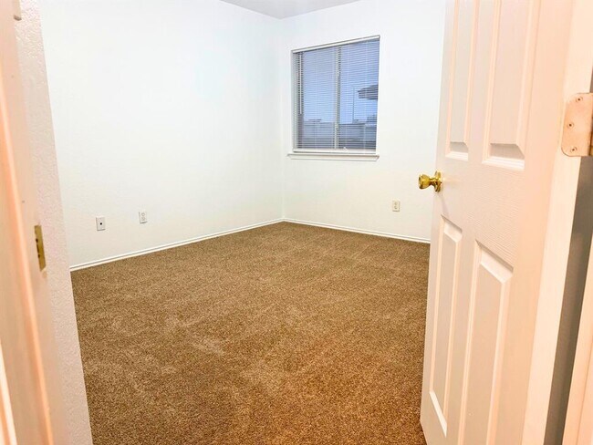 Building Photo - 711 Settlement St